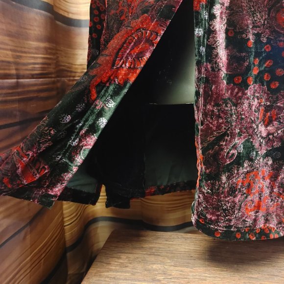 Espresso Women's Red/Black Side Slit Long Sleeve Heart Pattern Bttn Down Top 18W - Picture 2 of 3